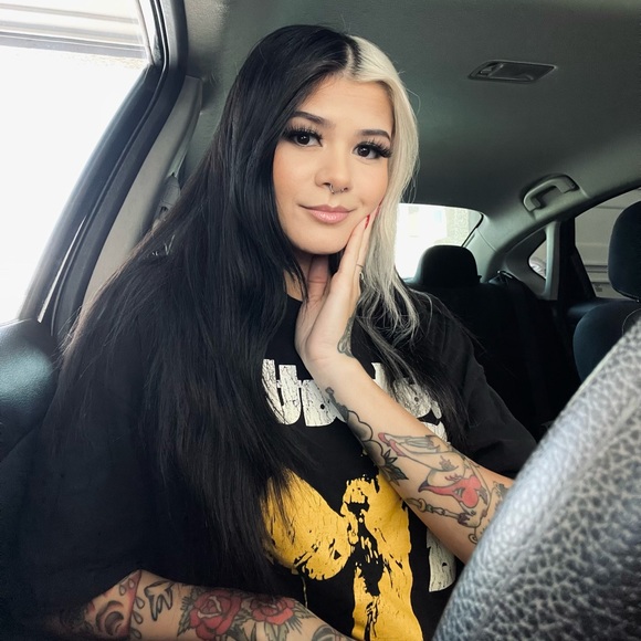 Meet your seller!(: - Picture 2 of 3